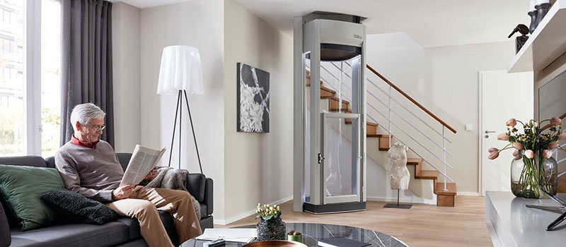 NEWIMAGE3-1-STILTZ-NEW-mobile Customer with Stiltz Homelift